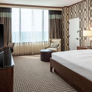 King Room Roll Shower Mobility or Hearing Accessible
